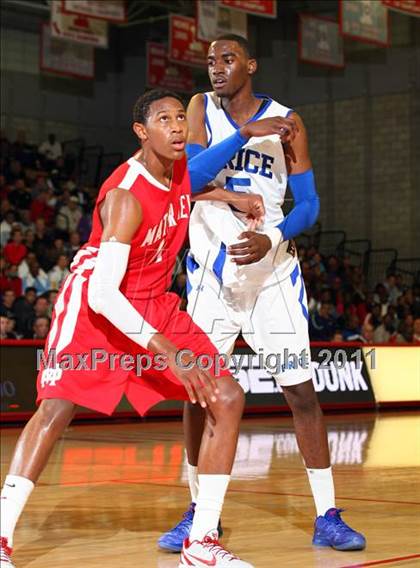 Thumbnail 1 in Price @ Mater Dei (Nike Extravaganza) photogallery.