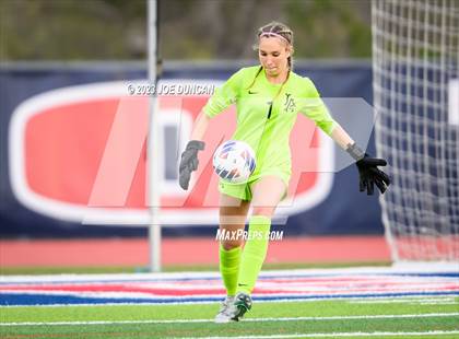 Thumbnail 2 in Santa Margarita vs Los Alamitos (CIF Division 1 Regional Final) photogallery.