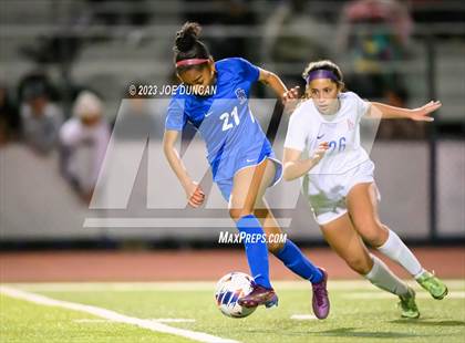 Thumbnail 2 in Santa Margarita vs Los Alamitos (CIF Division 1 Regional Final) photogallery.