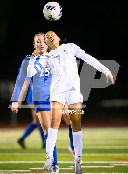 Thumbnail 2 in Santa Margarita vs Los Alamitos (CIF Division 1 Regional Final) photogallery.