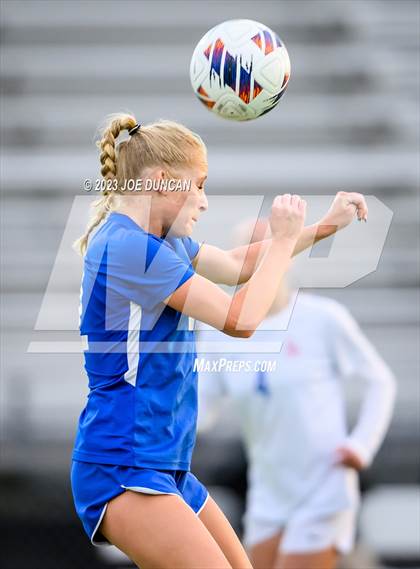 Thumbnail 2 in Santa Margarita vs Los Alamitos (CIF Division 1 Regional Final) photogallery.