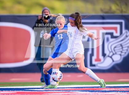 Thumbnail 2 in Santa Margarita vs Los Alamitos (CIF Division 1 Regional Final) photogallery.