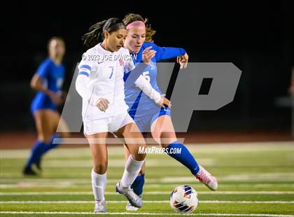 Thumbnail 3 in Santa Margarita vs Los Alamitos (CIF Division 1 Regional Final) photogallery.