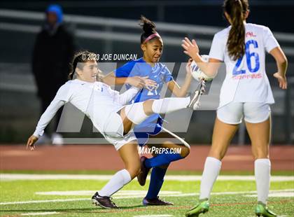 Thumbnail 2 in Santa Margarita vs Los Alamitos (CIF Division 1 Regional Final) photogallery.