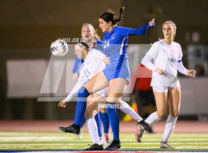 Thumbnail 2 in Santa Margarita vs Los Alamitos (CIF Division 1 Regional Final) photogallery.