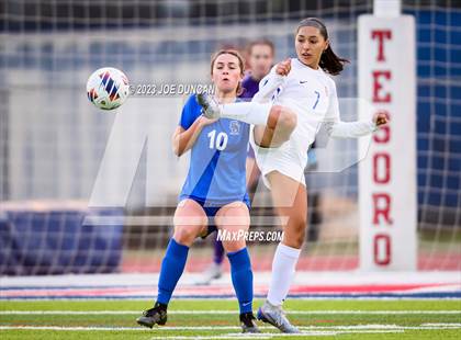 Thumbnail 2 in Santa Margarita vs Los Alamitos (CIF Division 1 Regional Final) photogallery.