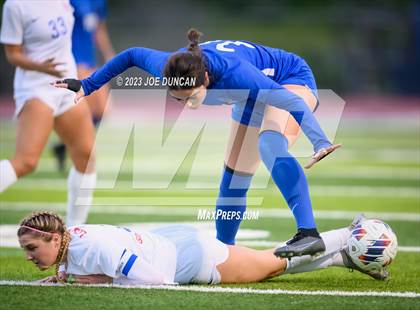 Thumbnail 2 in Santa Margarita vs Los Alamitos (CIF Division 1 Regional Final) photogallery.