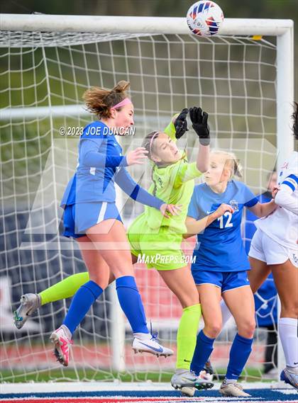 Thumbnail 3 in Santa Margarita vs Los Alamitos (CIF Division 1 Regional Final) photogallery.