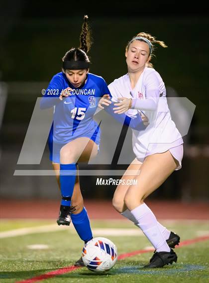 Thumbnail 2 in Santa Margarita vs Los Alamitos (CIF Division 1 Regional Final) photogallery.