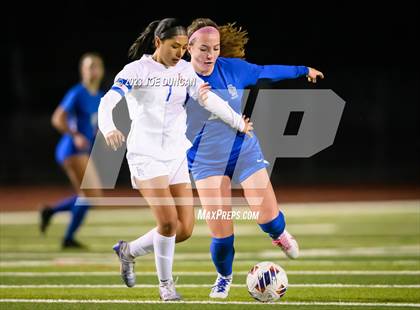 Thumbnail 2 in Santa Margarita vs Los Alamitos (CIF Division 1 Regional Final) photogallery.