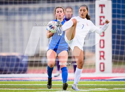 Thumbnail 3 in Santa Margarita vs Los Alamitos (CIF Division 1 Regional Final) photogallery.