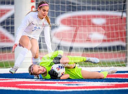Thumbnail 2 in Santa Margarita vs Los Alamitos (CIF Division 1 Regional Final) photogallery.