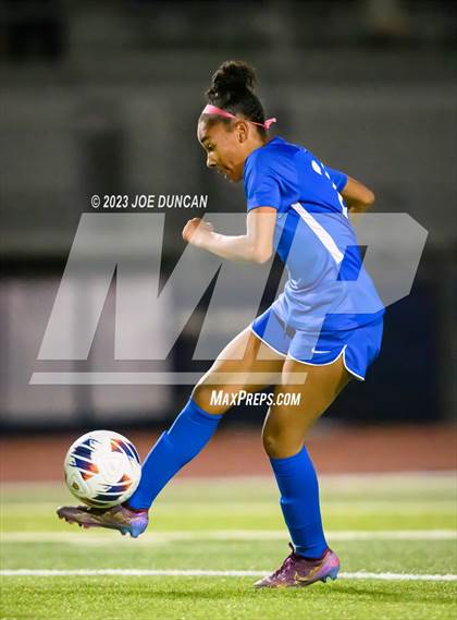 Thumbnail 2 in Santa Margarita vs Los Alamitos (CIF Division 1 Regional Final) photogallery.