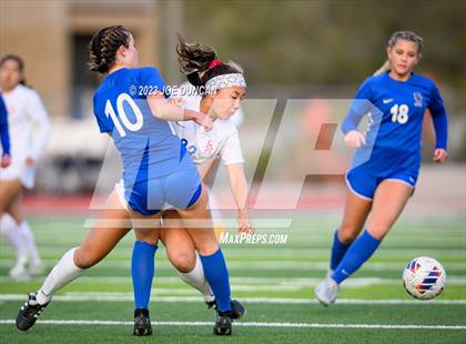 Thumbnail 2 in Santa Margarita vs Los Alamitos (CIF Division 1 Regional Final) photogallery.