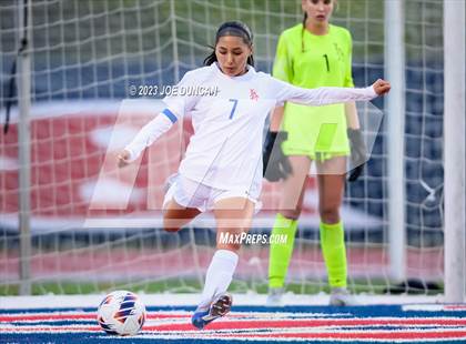 Thumbnail 2 in Santa Margarita vs Los Alamitos (CIF Division 1 Regional Final) photogallery.