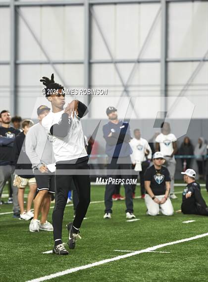 Thumbnail 1 in Jaguars QB Skills Challenge (Finals) photogallery.
