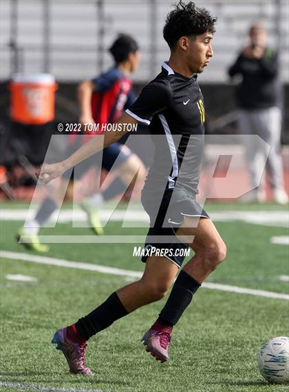 Thumbnail 3 in King/Drew vs. Maranatha photogallery.