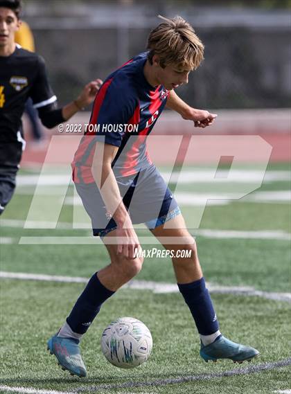 Thumbnail 3 in King/Drew vs. Maranatha photogallery.