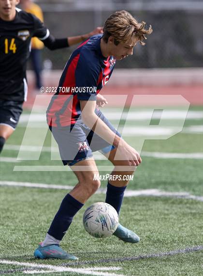 Thumbnail 1 in King/Drew vs. Maranatha photogallery.