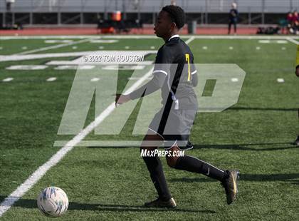 Thumbnail 3 in King/Drew vs. Maranatha photogallery.