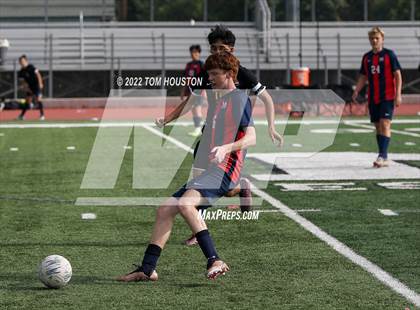 Thumbnail 3 in King/Drew vs. Maranatha photogallery.