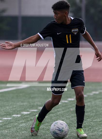 Thumbnail 2 in King/Drew vs. Maranatha photogallery.