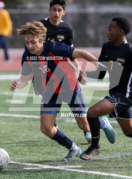 Thumbnail 2 in King/Drew vs. Maranatha photogallery.