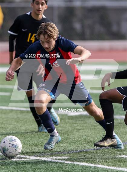 Thumbnail 3 in King/Drew vs. Maranatha photogallery.