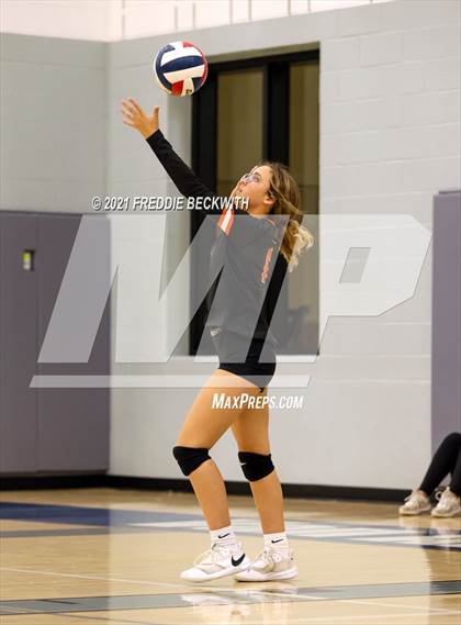 Thumbnail 2 in Tom Bean vs. Tioga (UIL 2A Regional Quarterfinal) photogallery.