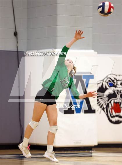 Thumbnail 3 in Tom Bean vs. Tioga (UIL 2A Regional Quarterfinal) photogallery.