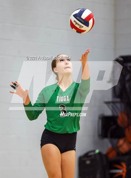 Thumbnail 1 in Tom Bean vs. Tioga (UIL 2A Regional Quarterfinal) photogallery.