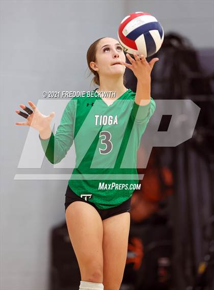 Thumbnail 3 in Tom Bean vs. Tioga (UIL 2A Regional Quarterfinal) photogallery.