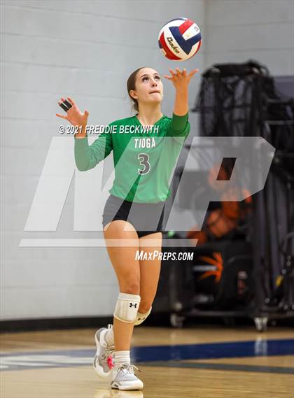 Thumbnail 1 in Tom Bean vs. Tioga (UIL 2A Regional Quarterfinal) photogallery.