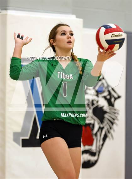 Thumbnail 3 in Tom Bean vs. Tioga (UIL 2A Regional Quarterfinal) photogallery.