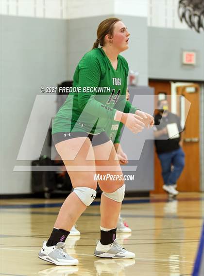 Thumbnail 2 in Tom Bean vs. Tioga (UIL 2A Regional Quarterfinal) photogallery.