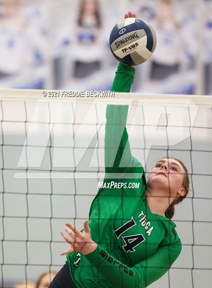 Thumbnail 1 in Tom Bean vs. Tioga (UIL 2A Regional Quarterfinal) photogallery.