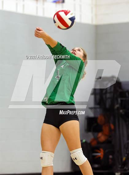 Thumbnail 2 in Tom Bean vs. Tioga (UIL 2A Regional Quarterfinal) photogallery.