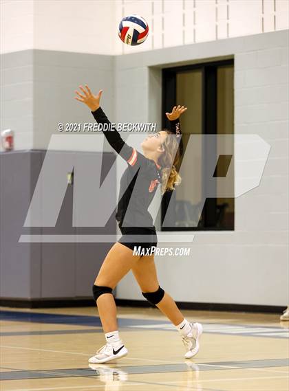 Thumbnail 3 in Tom Bean vs. Tioga (UIL 2A Regional Quarterfinal) photogallery.