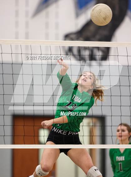 Thumbnail 3 in Tom Bean vs. Tioga (UIL 2A Regional Quarterfinal) photogallery.