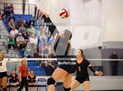 Thumbnail 2 in Tom Bean vs. Tioga (UIL 2A Regional Quarterfinal) photogallery.