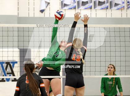 Thumbnail 3 in Tom Bean vs. Tioga (UIL 2A Regional Quarterfinal) photogallery.