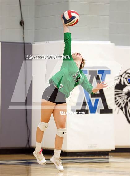 Thumbnail 2 in Tom Bean vs. Tioga (UIL 2A Regional Quarterfinal) photogallery.