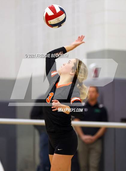 Thumbnail 2 in Tom Bean vs. Tioga (UIL 2A Regional Quarterfinal) photogallery.
