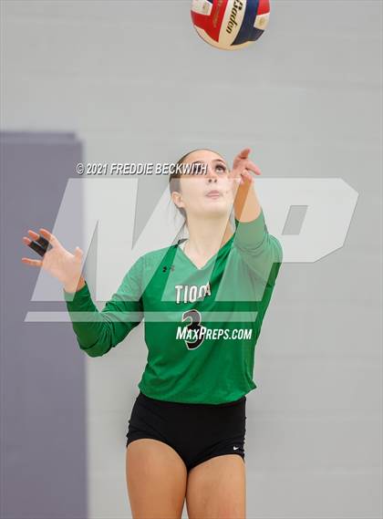 Thumbnail 3 in Tom Bean vs. Tioga (UIL 2A Regional Quarterfinal) photogallery.