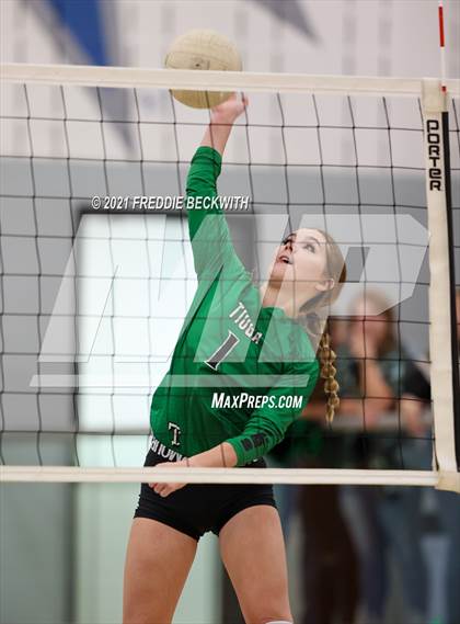 Thumbnail 2 in Tom Bean vs. Tioga (UIL 2A Regional Quarterfinal) photogallery.