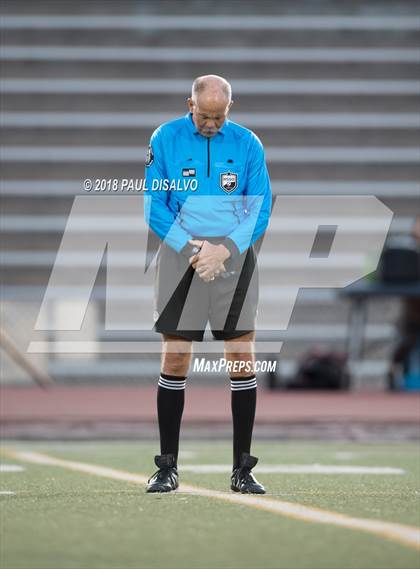 Thumbnail 3 in Arapahoe vs. Castle View (CHSAA 5A 1st Round) photogallery.