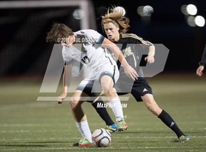 Thumbnail 3 in Arapahoe vs. Castle View (CHSAA 5A 1st Round) photogallery.