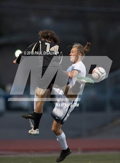 Thumbnail 3 in Arapahoe vs. Castle View (CHSAA 5A 1st Round) photogallery.