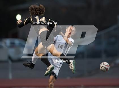 Thumbnail 2 in Arapahoe vs. Castle View (CHSAA 5A 1st Round) photogallery.
