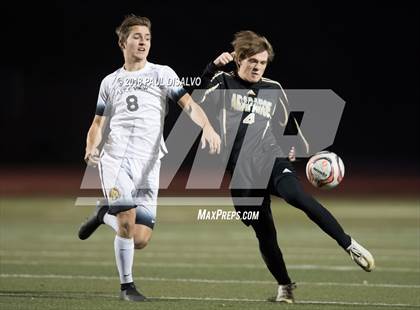 Thumbnail 3 in Arapahoe vs. Castle View (CHSAA 5A 1st Round) photogallery.